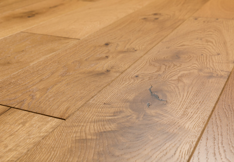 Brush and Lacquered Oak colour